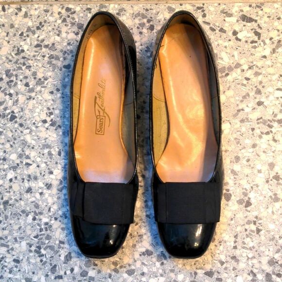 VTG 60s Sears Featherlite Black Patent Leather Shoes w/Grossgrain Ribbon Bow - Picture 1 of 12